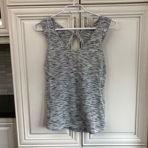 Lululemon heathered grey women’s tank top 🍋